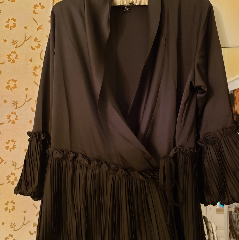 NWT Black tie blouse pleated sleeves